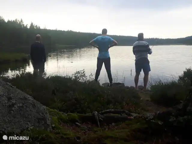 Location de Vacances Suède, Värmland, Nykroppa, maison de vacances - Maison GWEN en lac +service complet Une zone poissonneuse. Nous vous invitons à en attraper un et à le cuisiner sur le foyer extérieur dans la cour.