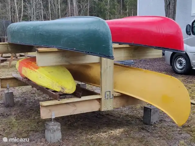 Location de Vacances Suède, Värmland, Nykroppa, maison de vacances - Maison GWEN en lac +service complet Les canoës que les clients peuvent utiliser gratuitement pour de belles excursions sur le lac