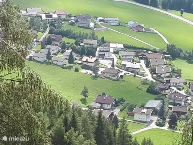 Mooi Stekkie | Autriche, Carinthie, Grosskirchheim - bungalow Dollach vu de la route du Zirknitztal avec notre maison à gauche sur la photo