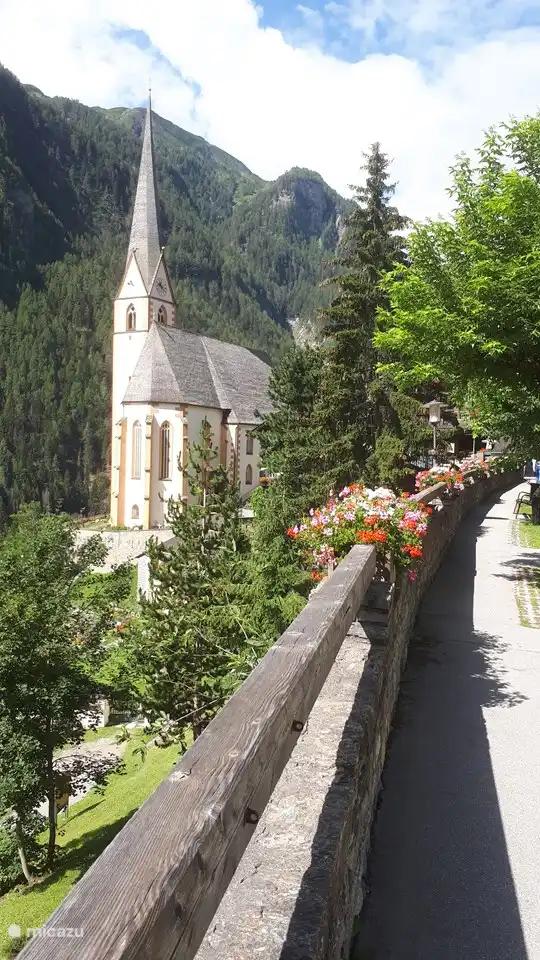 Blick auf die Kirche in Heiligenblut