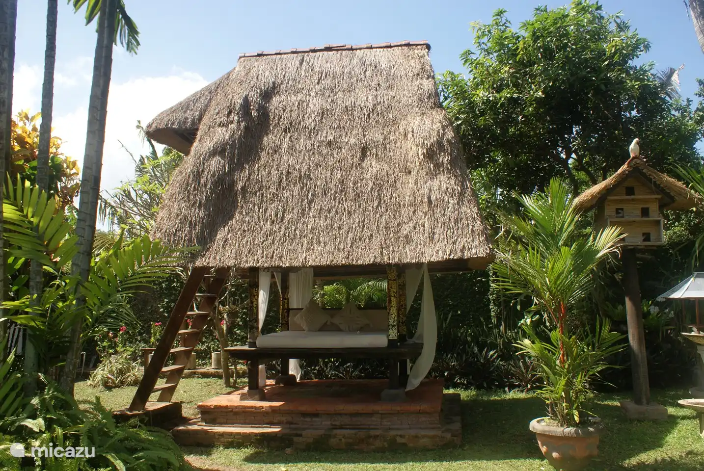 Bale Benong o casa de arroz