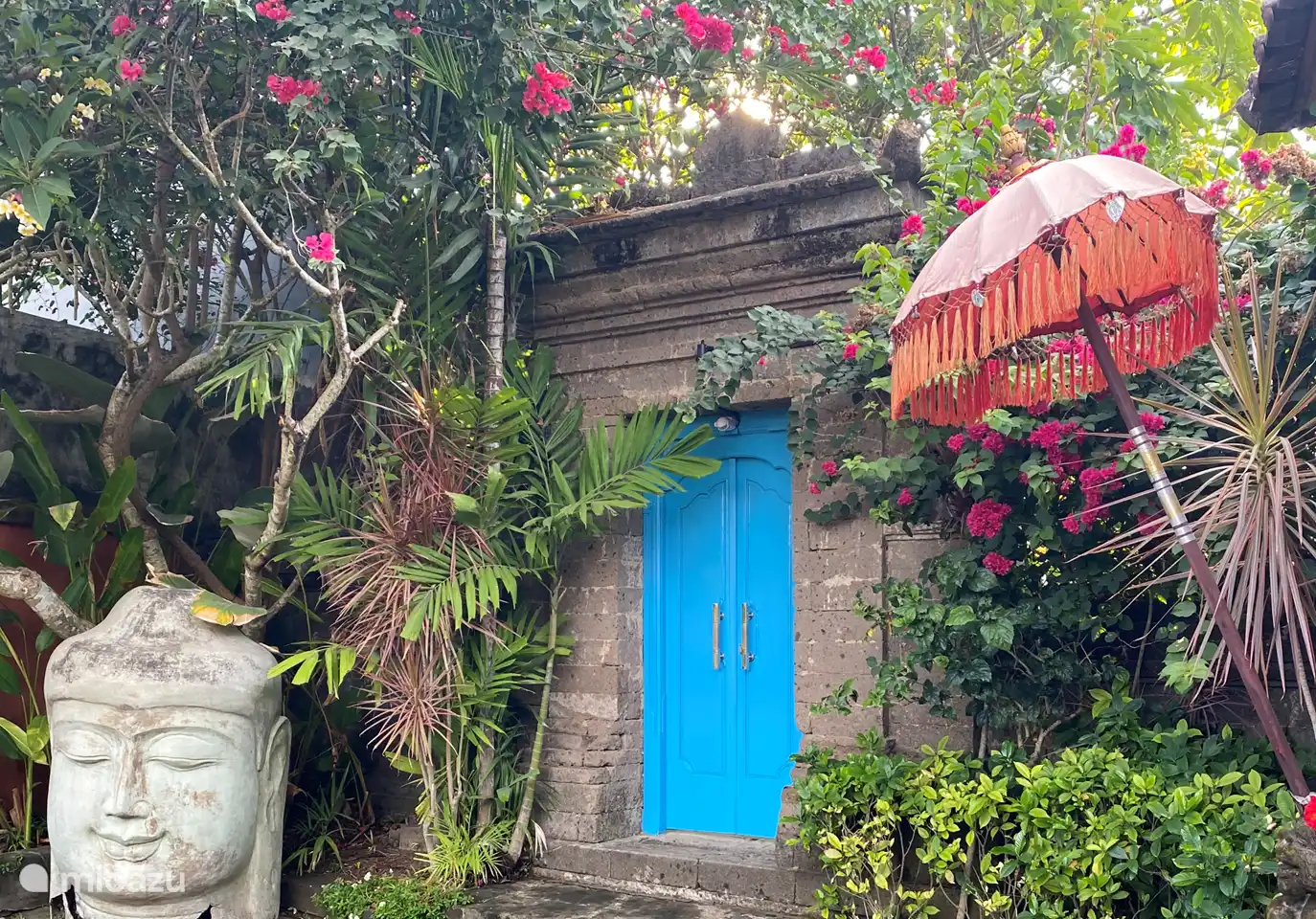 Entrada lateral desde la entrada