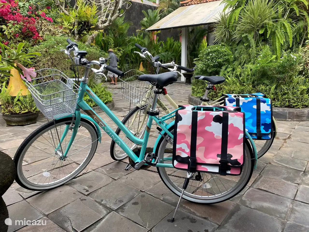 Hay cuatro bicicletas gratuitas disponibles para explorar la zona