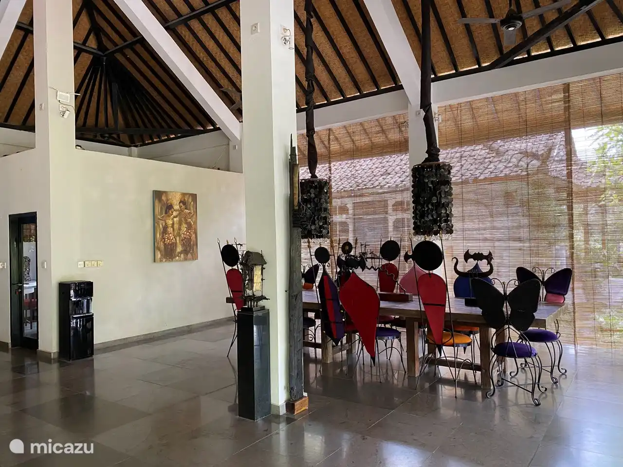Mesa de comedor para 12 personas en salón