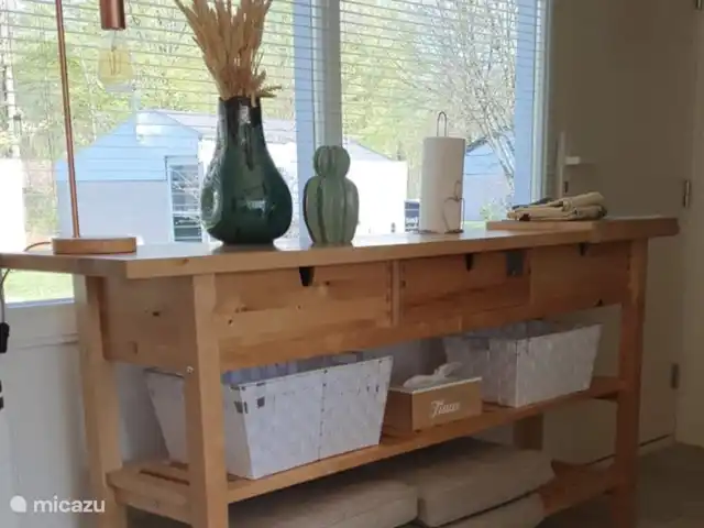 Location de Vacances Pays-Bas, Limbourg, Simpelveld, maison de vacances - Elisa De la cuisine, vous regardez dans le jardin. La cuisine est entièrement équipée. Il y a un lave-vaisselle, un combi micro-onde/four, une cafetière, une machine Nespresso, une bouilloire, un réfrigérateur avec compartiment congélateur, un mixeur plongeant....