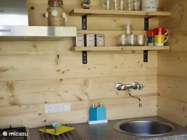 Location de Vacances Pays-Bas, Limbourg, Simpelveld, maison de vacances - Elisa C'est merveilleux de cuisiner dans cette belle cuisine! Nous fournissons un torchon, un torchon, une brosse à vaisselle, une éponge et un torchon.