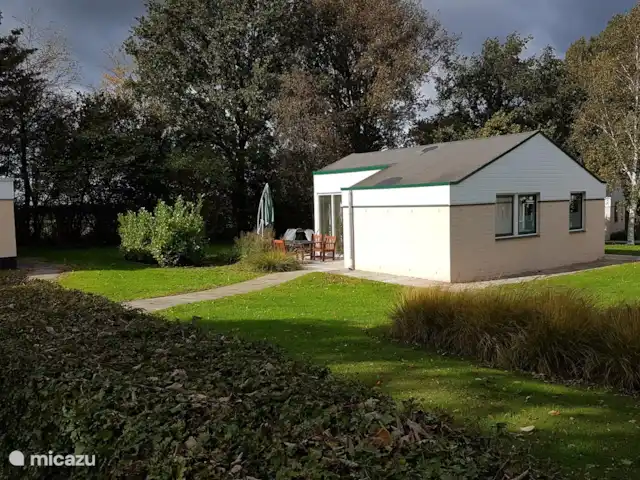 Location de Vacances Pays-Bas, Limbourg, Simpelveld, maison de vacances - Elisa Un très beau grand jardin autour de toute la maison. Vous pouvez toujours choisir entre le soleil et l'ombre.