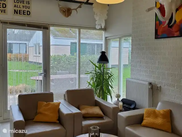 Location de Vacances Pays-Bas, Limbourg, Simpelveld, maison de vacances - Elisa Salon décoré avec goût et très lumineux. Canapé et fauteuils confortables. La maison est équipée d'un chauffage au sol pour ne pas avoir froid aux pieds.