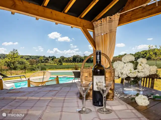 Rémetta | France, Dordogne, La Bachellerie - maison de vacances La terrasse avec vue sur la piscine