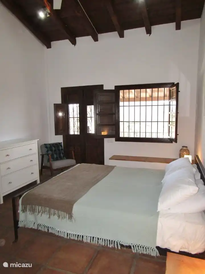 Uitgang naar terras vanuit master bedroom