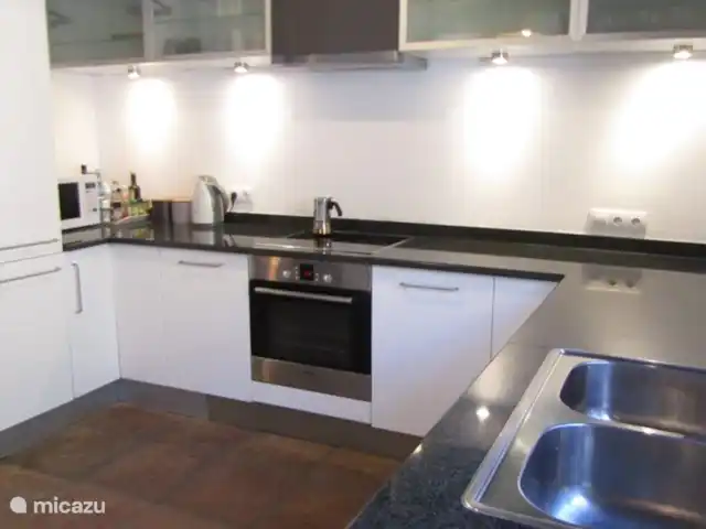 villa en España, Costa del Sol, Comares – Casa Mendoza Cocina: vitrocerámica, horno, frigorífico, congelador, microondas, lavavajillas, cafetera Dulce Gusta y todos los accesorios