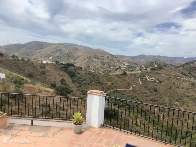 villa en España, Costa del Sol, Comares – Casa Mendoza vista desde la piscina