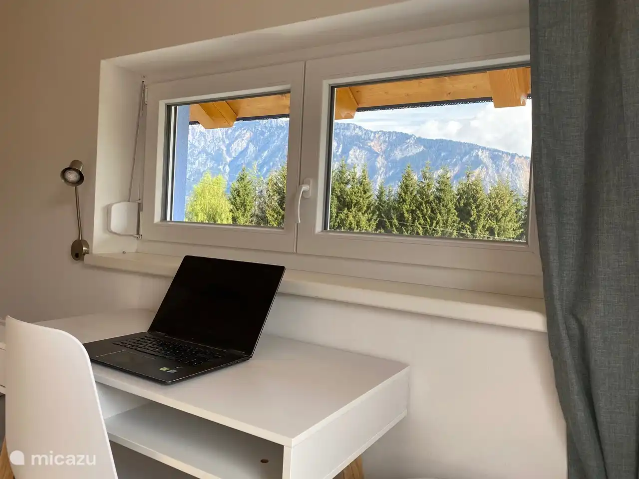 Chambre 2, vue depuis le lieu de travail