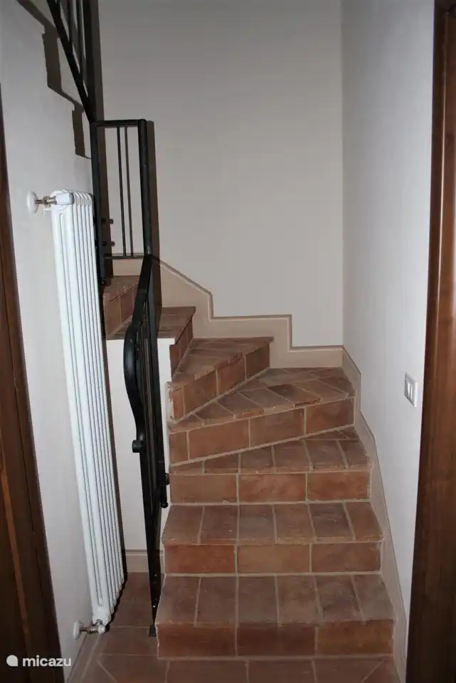 Die Treppe in den zweiten Stock
