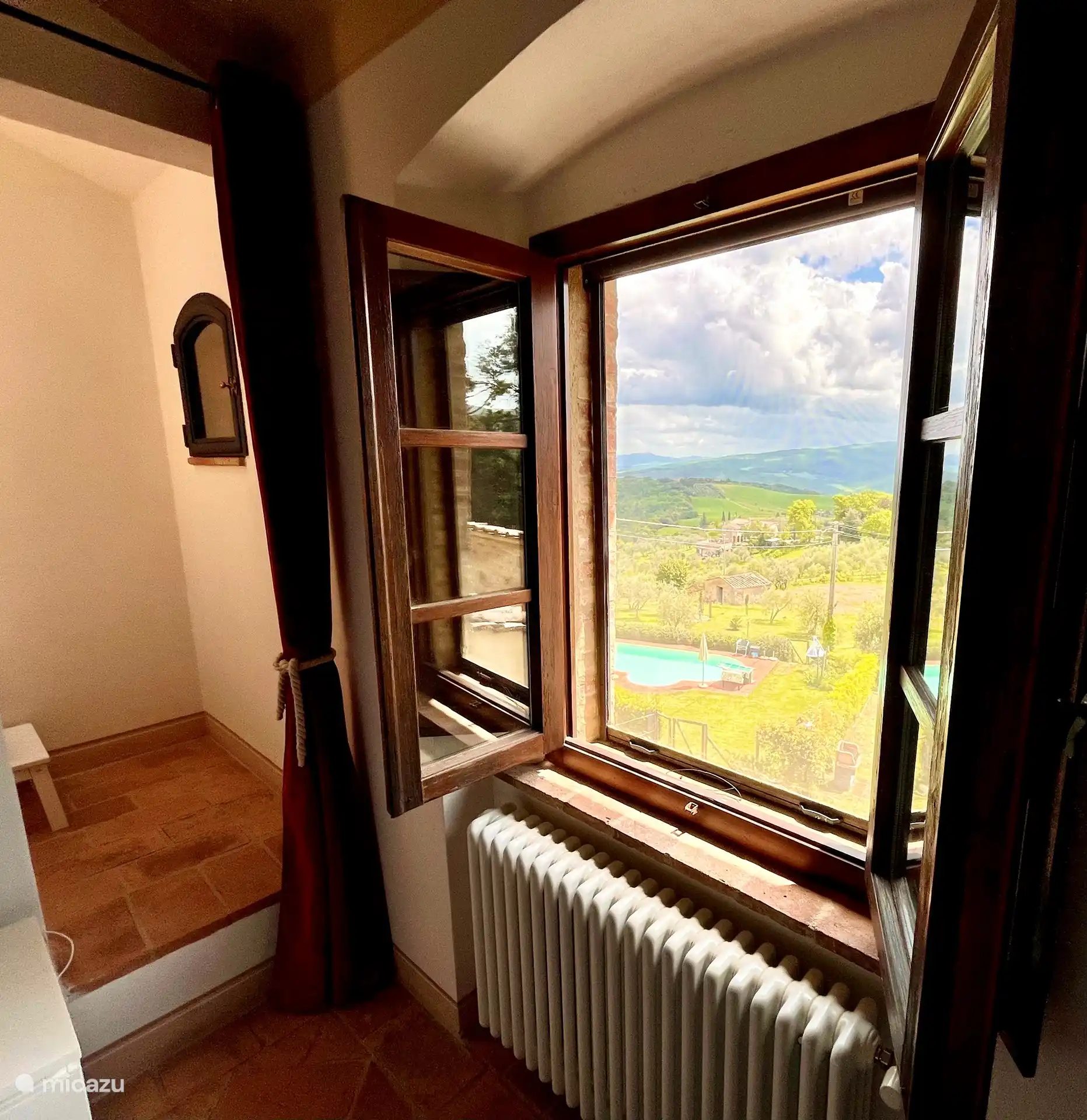 Fantastischer Blick über die toskanische Hügellandschaft beim Aufwachen