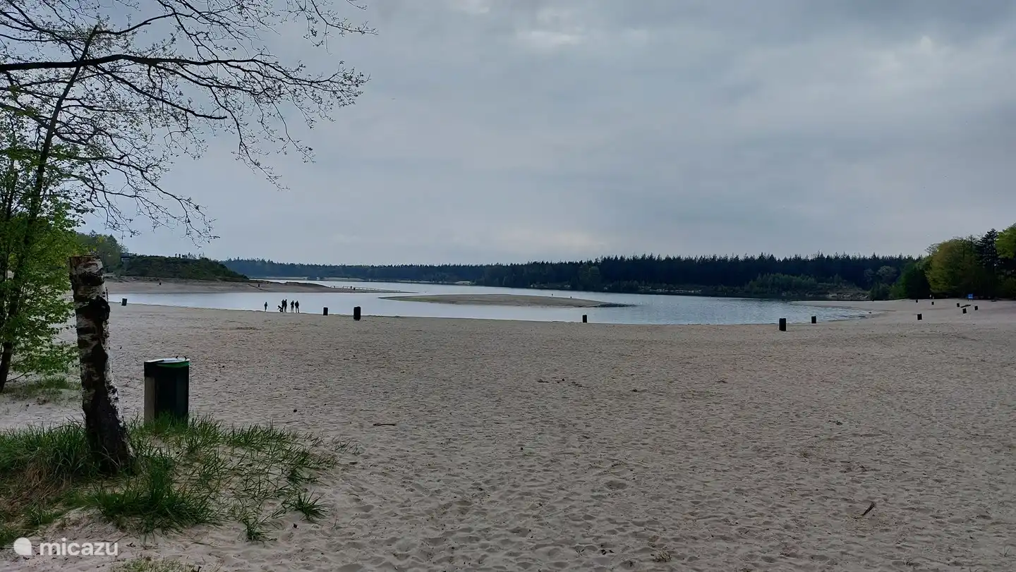 Hermoso lago para nadar
