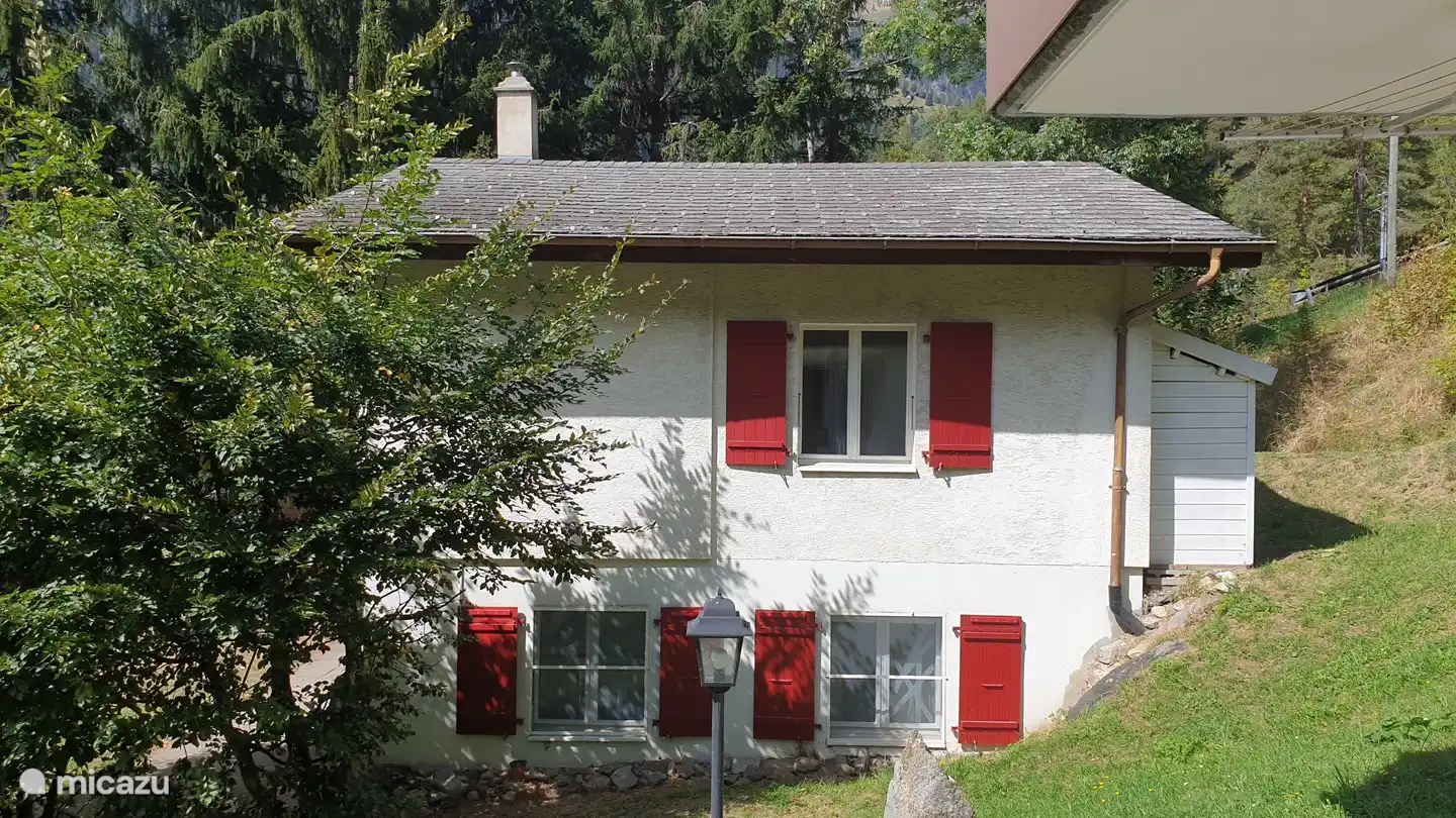 The chalet seen from the side.
