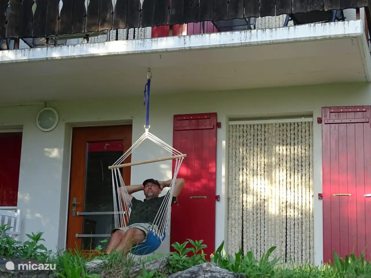 You can sit comfortably in the hammock and enjoy the surroundings.