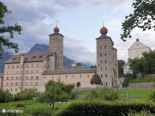 Chalet Belle Hélène | Suisse, Valais, Fiesch - chalet Brigue avec le château