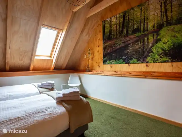 Vakantiehuis de Kampstede huren in Nederland, Overijssel, Denekamp - appartement Op de slaapkamers zijn foto's te vinden van de directie omgeving. Dit is de lentekamer met een foto van het Harseveld