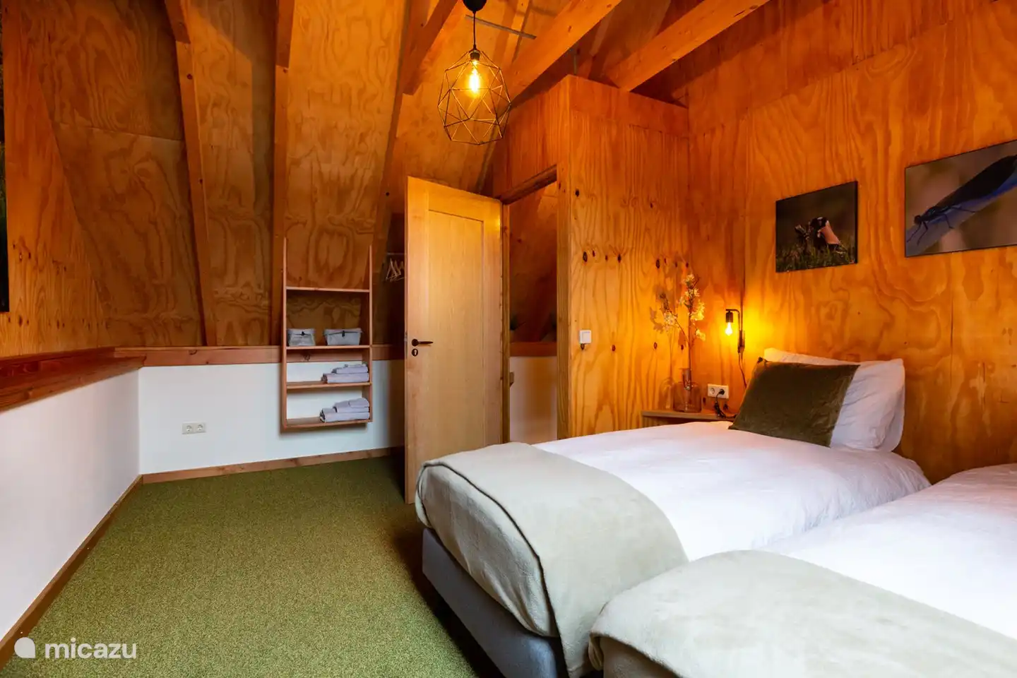 De bons sommiers à ressorts avec couettes en plumes