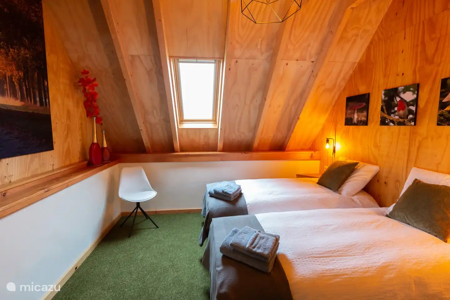 Et voici la salle d'automne avec une photo du château 't Singraven.