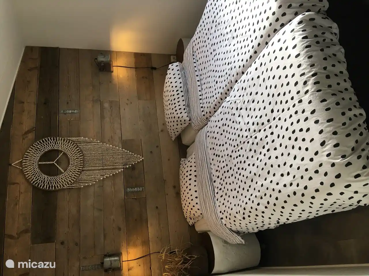 Schlafzimmer mit 2 Boxspringbetten 80x200 .. und 2 Schließfächern