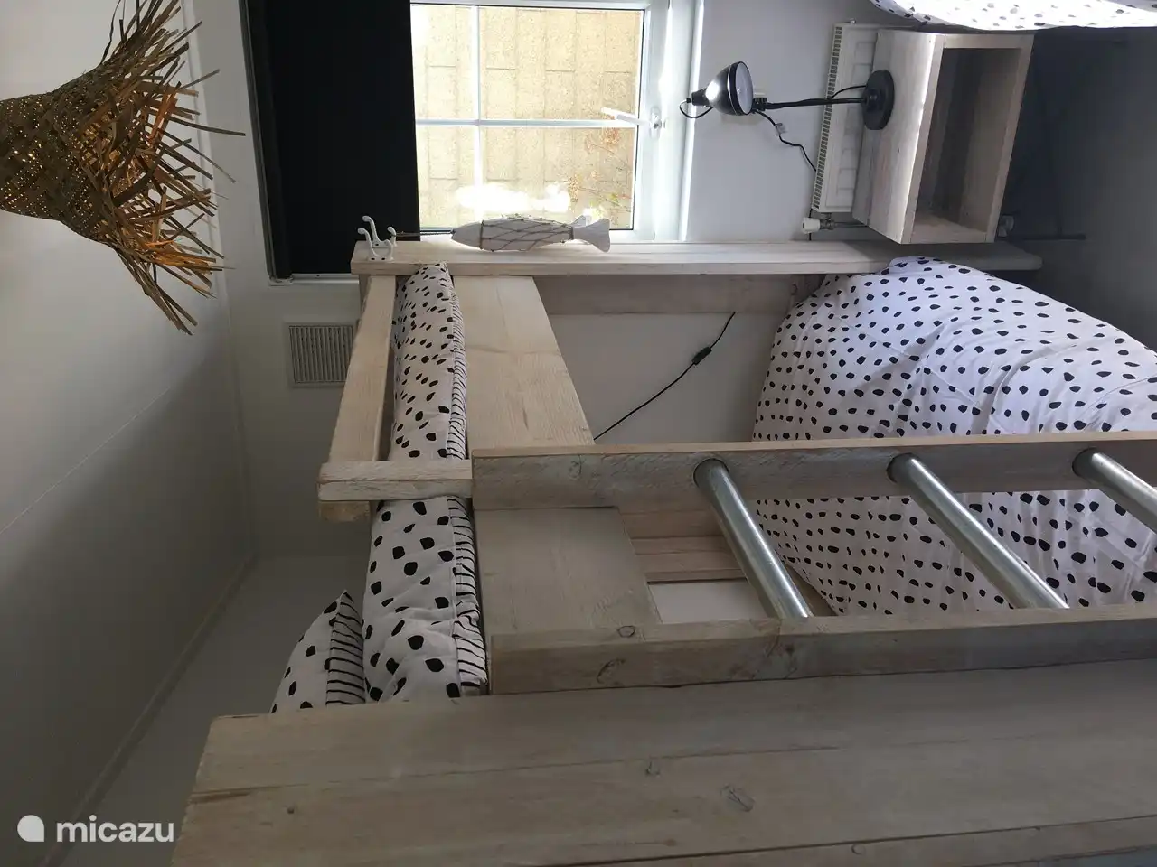 Kleines, aber sehr gemütliches Zimmer. Etagenbett 80x200 und Boxspringbett 80x200