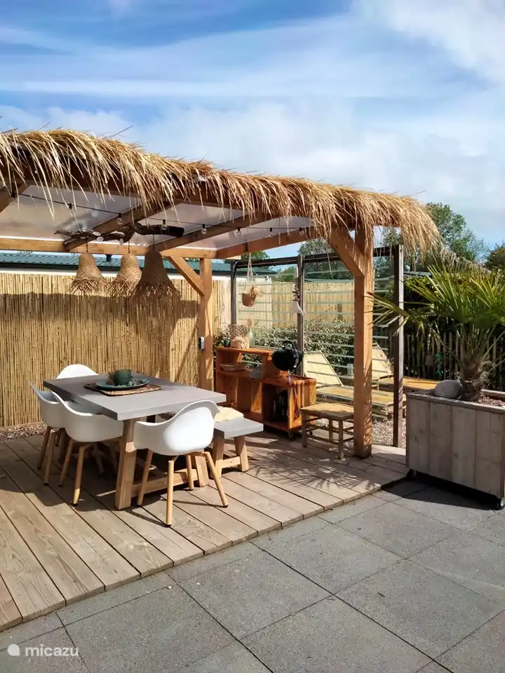 Gemütliches Essen oder ein Drink unter dem Dach..