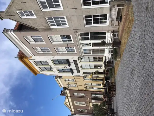 Stadthäuser am Hafen von Goedereede.