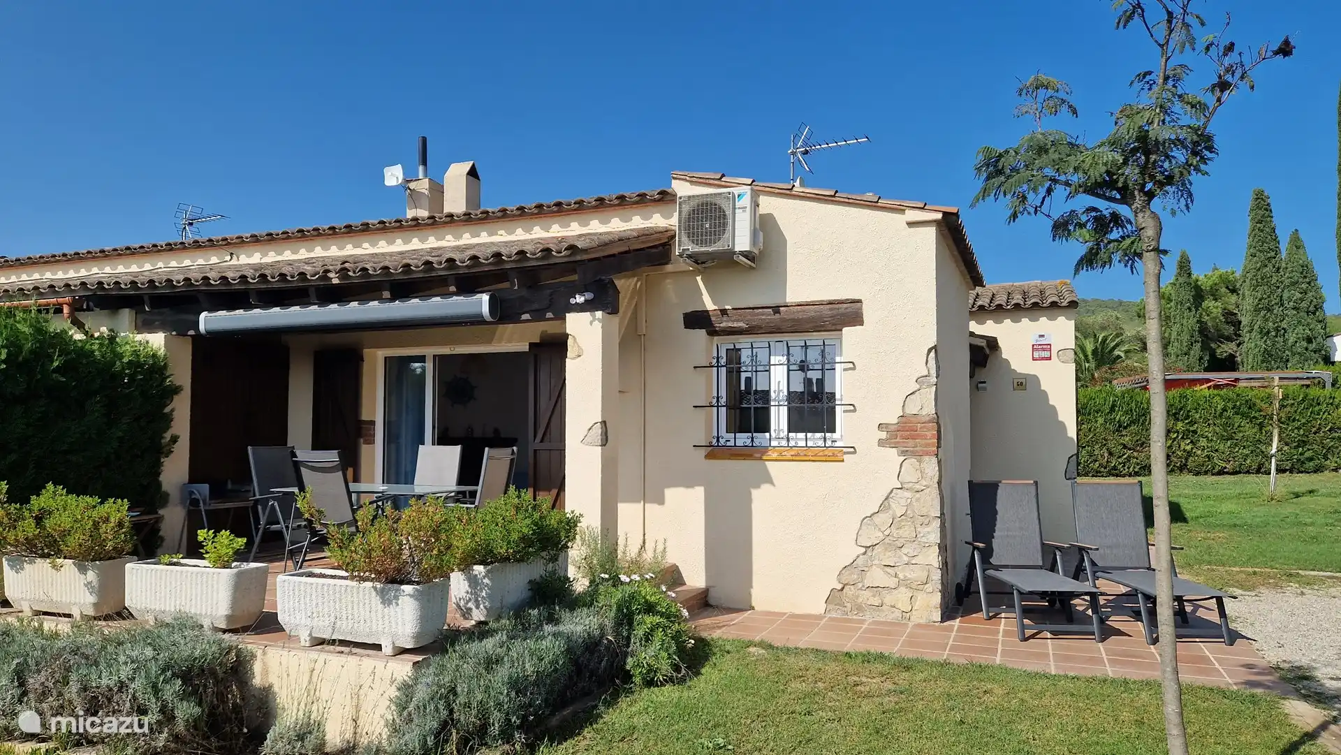 Casa Palmeres in Spain, Costa Brava, Torroella de Montgri - chalet