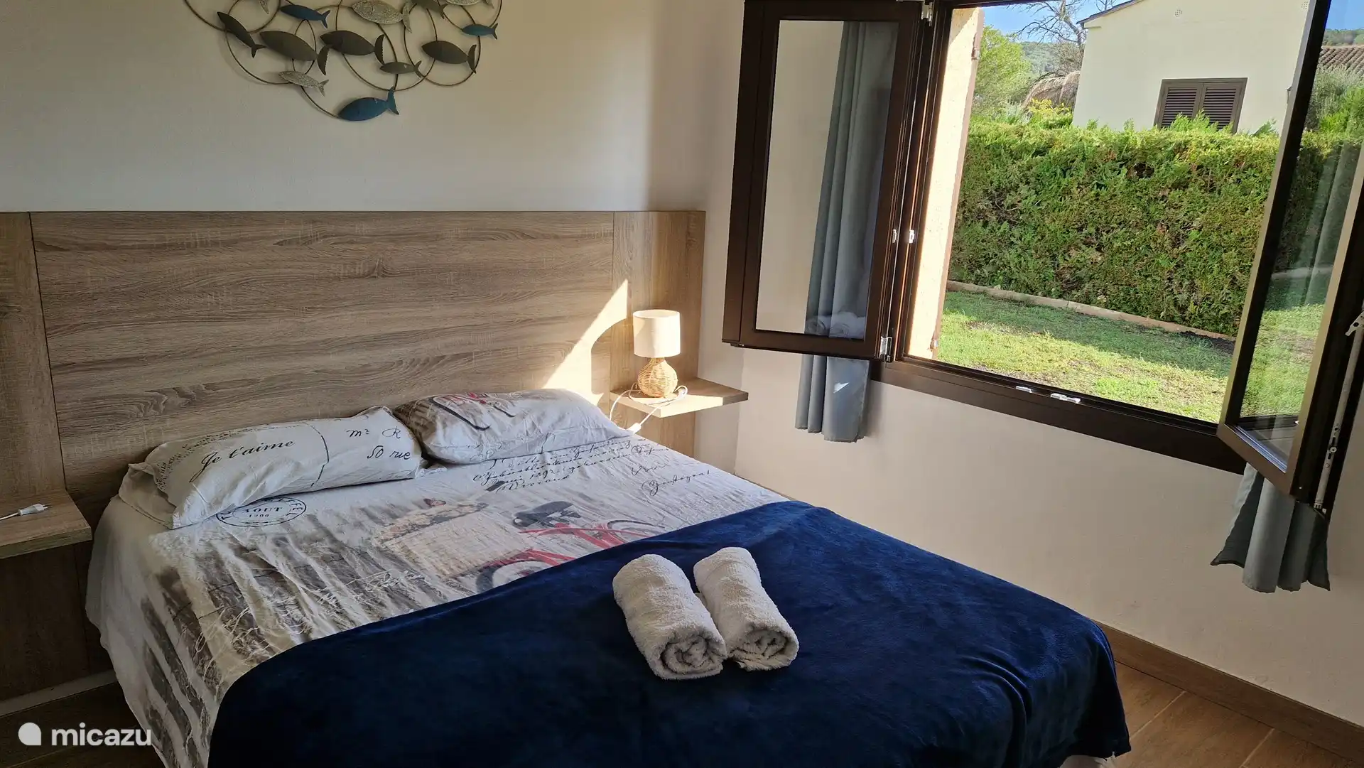 Room with double bed