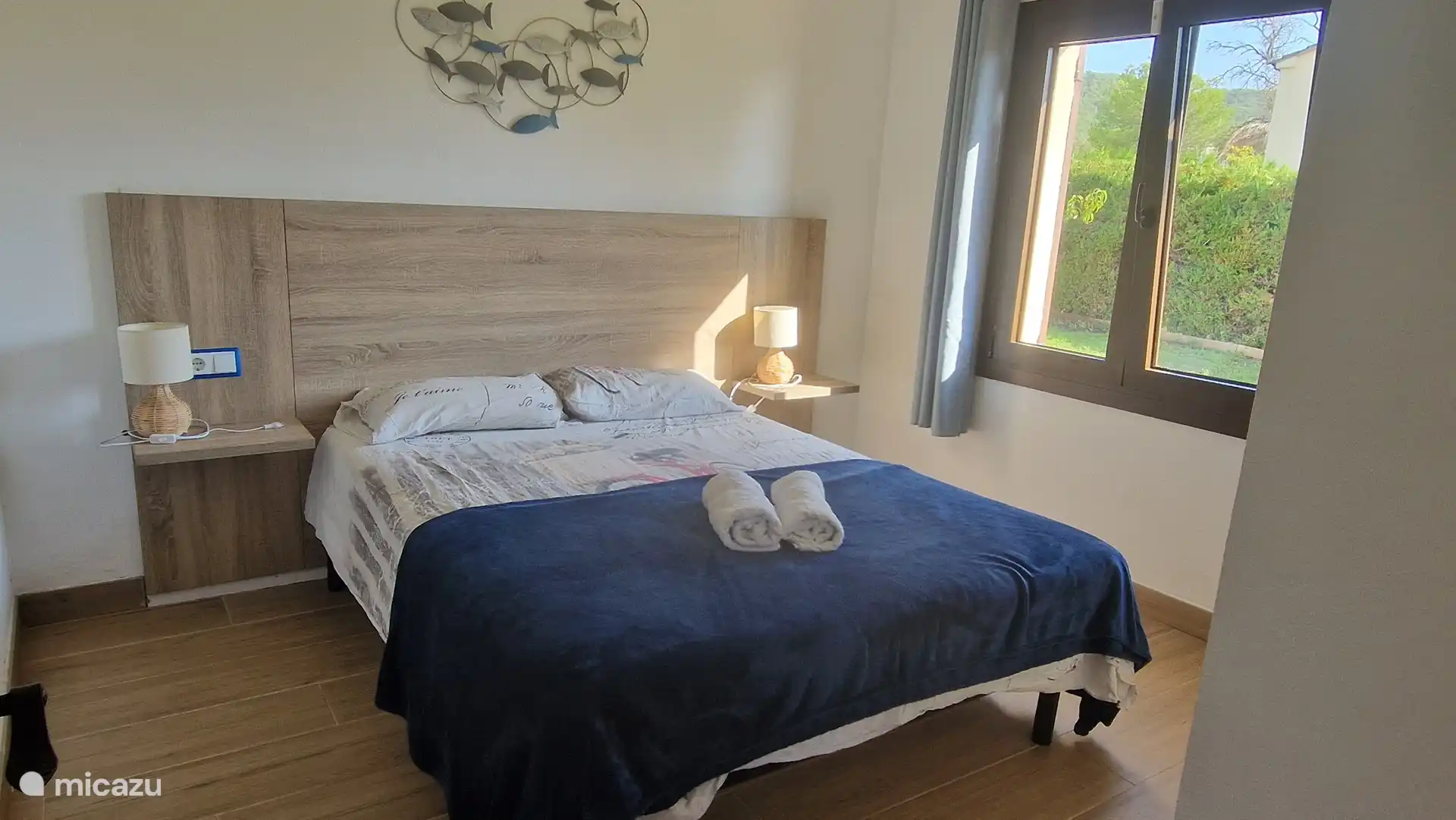 Room with double bed