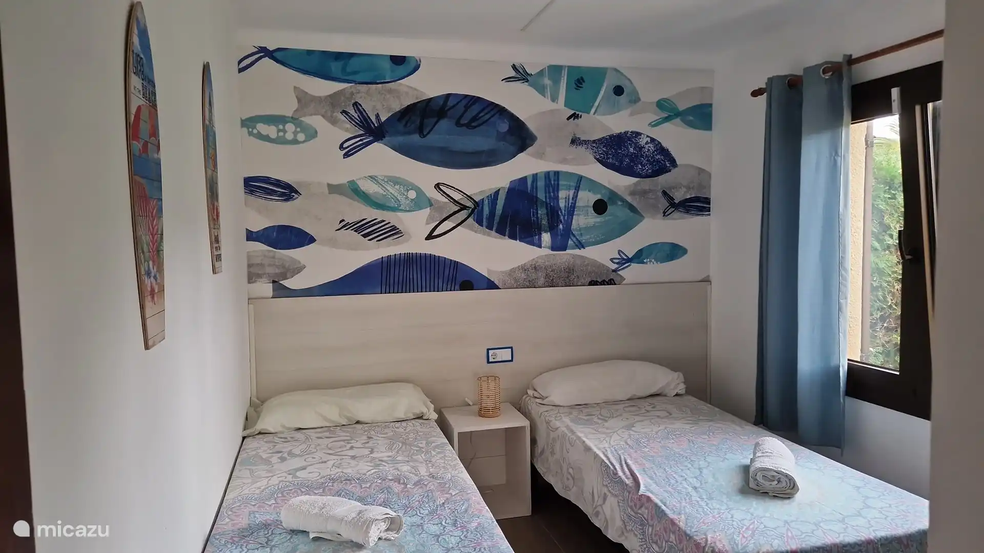 Room with two single beds