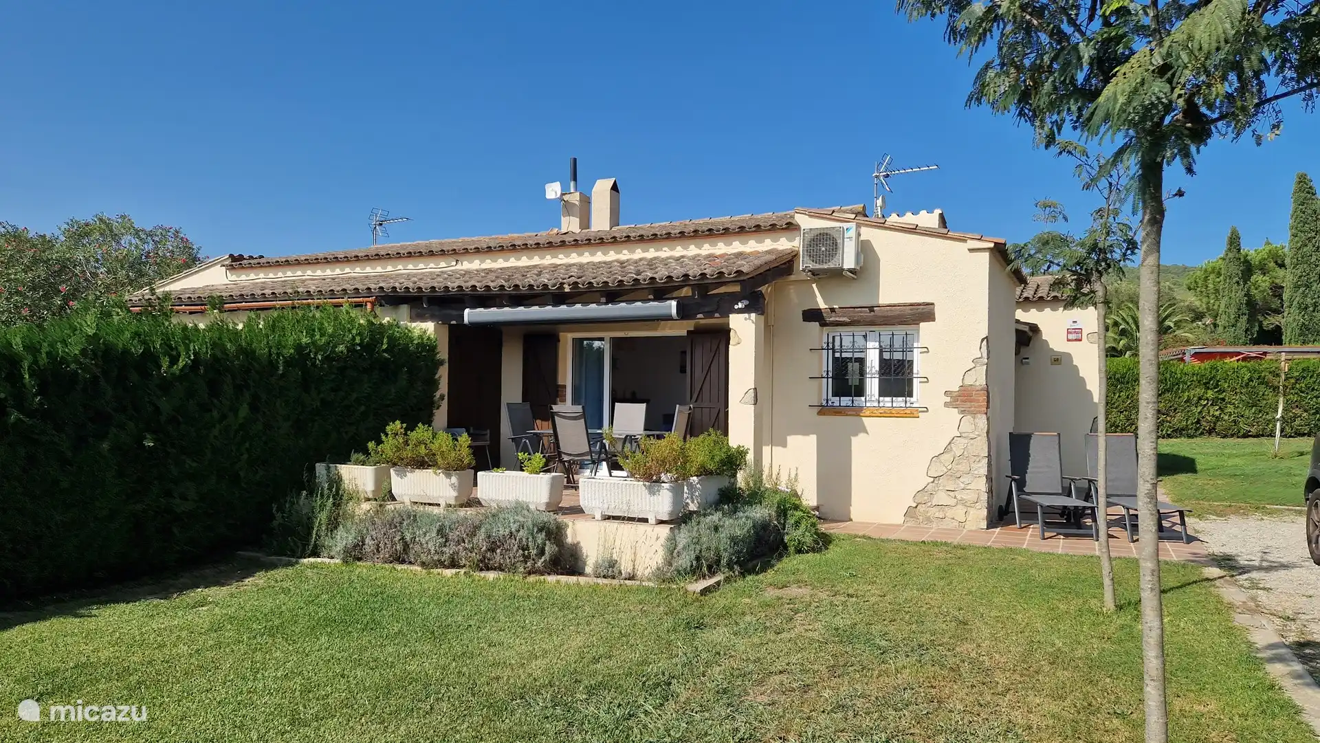 Front facade with terrace and garden