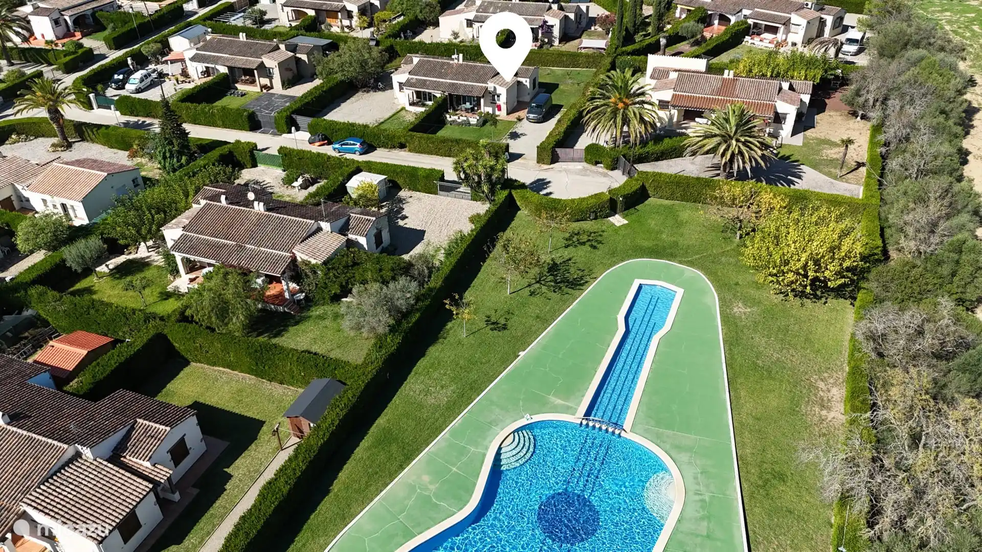 Guitar pool and house