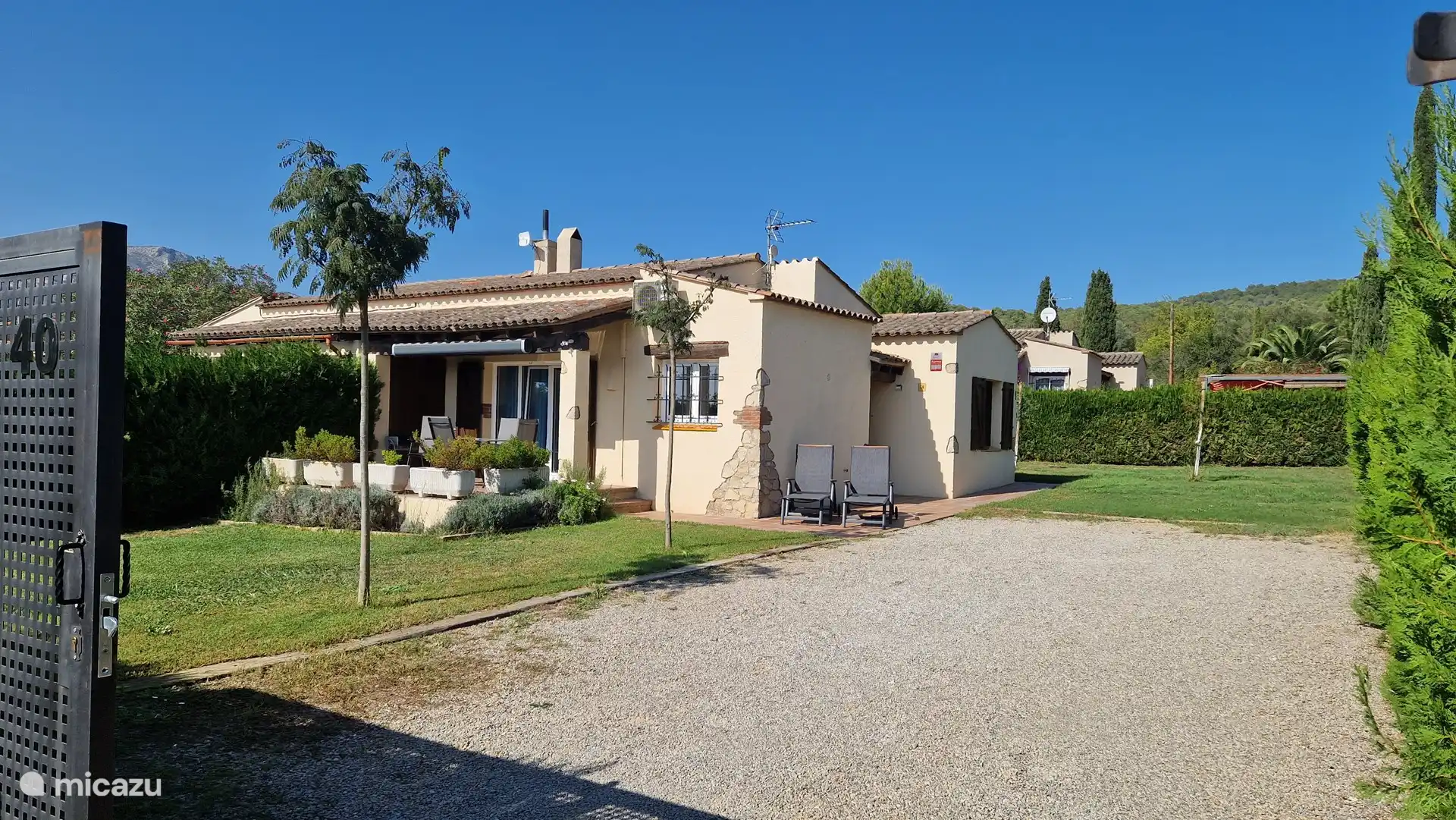 General view, parking and garden