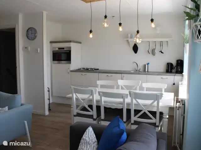 Location de Vacances Pays-Bas, Hollande du Nord, Julianadorp aan Zee, appartement - De Oeverzwaluw Prenez un bon petit déjeuner à la table à manger.