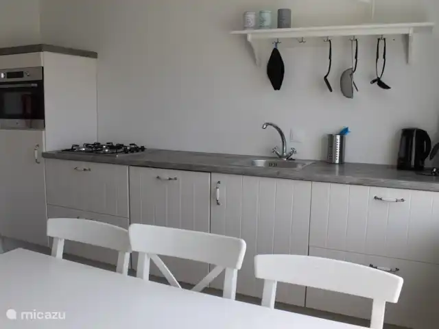 Location de Vacances Pays-Bas, Hollande du Nord, Julianadorp aan Zee, appartement - De Oeverzwaluw Dans la cuisine, vous pouvez vous asseoir confortablement à la table spacieuse