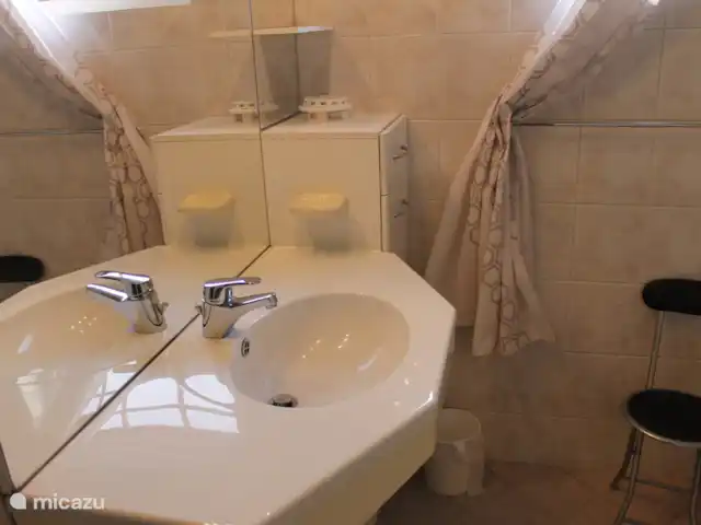 bungalow huren in Nederland, Noord-Holland, Julianadorp aan Zee – Bungalow De Duinbloem badkamer
