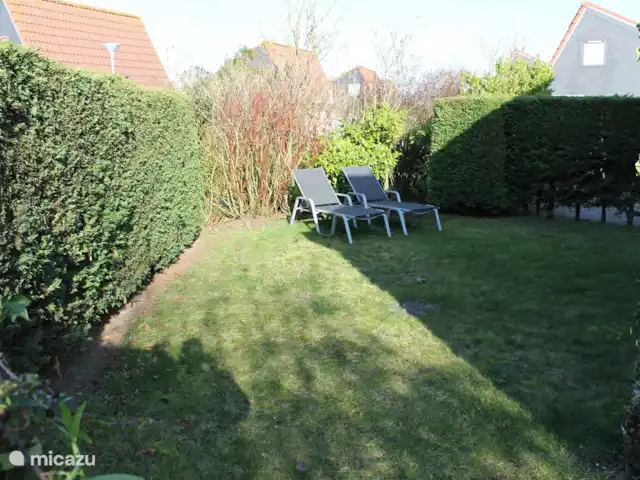 Het Coraaltje huren in Nederland, Noord-Holland, Julianadorp aan Zee - vakantiehuis Goed vertoeven in het zonnetje in de tuin.