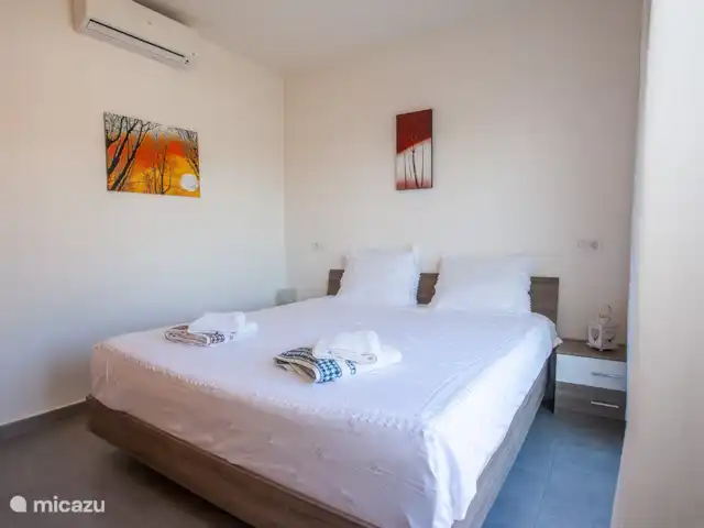 Villa Dali huren in Spanje, Costa Blanca, Moraira - villa 2e slaapkamer boven met Kingsize bed en balkon