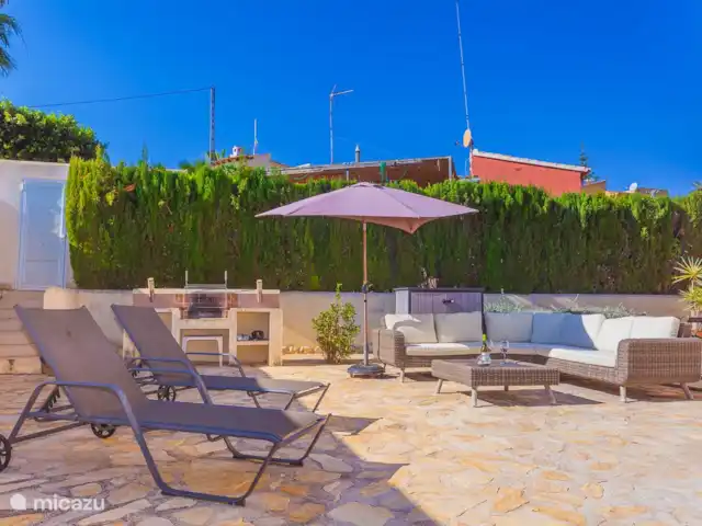 Villa Dali huren in Spanje, Costa Blanca, Moraira - villa Aperitieven in de lounge corner, buiten BBQ-en  of luieren in één van de tuinzetels..