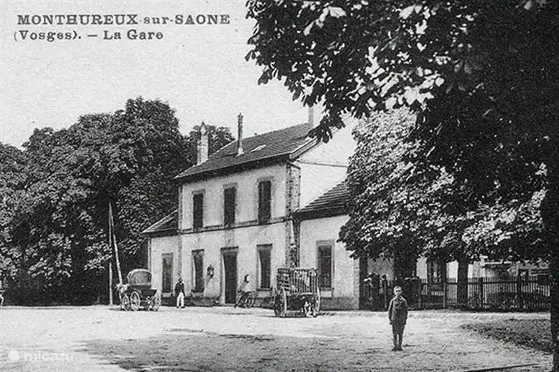 Zo zag het er vroeger uit: 
l'Ancienne Gare op een ansichtkaart uit 1903.