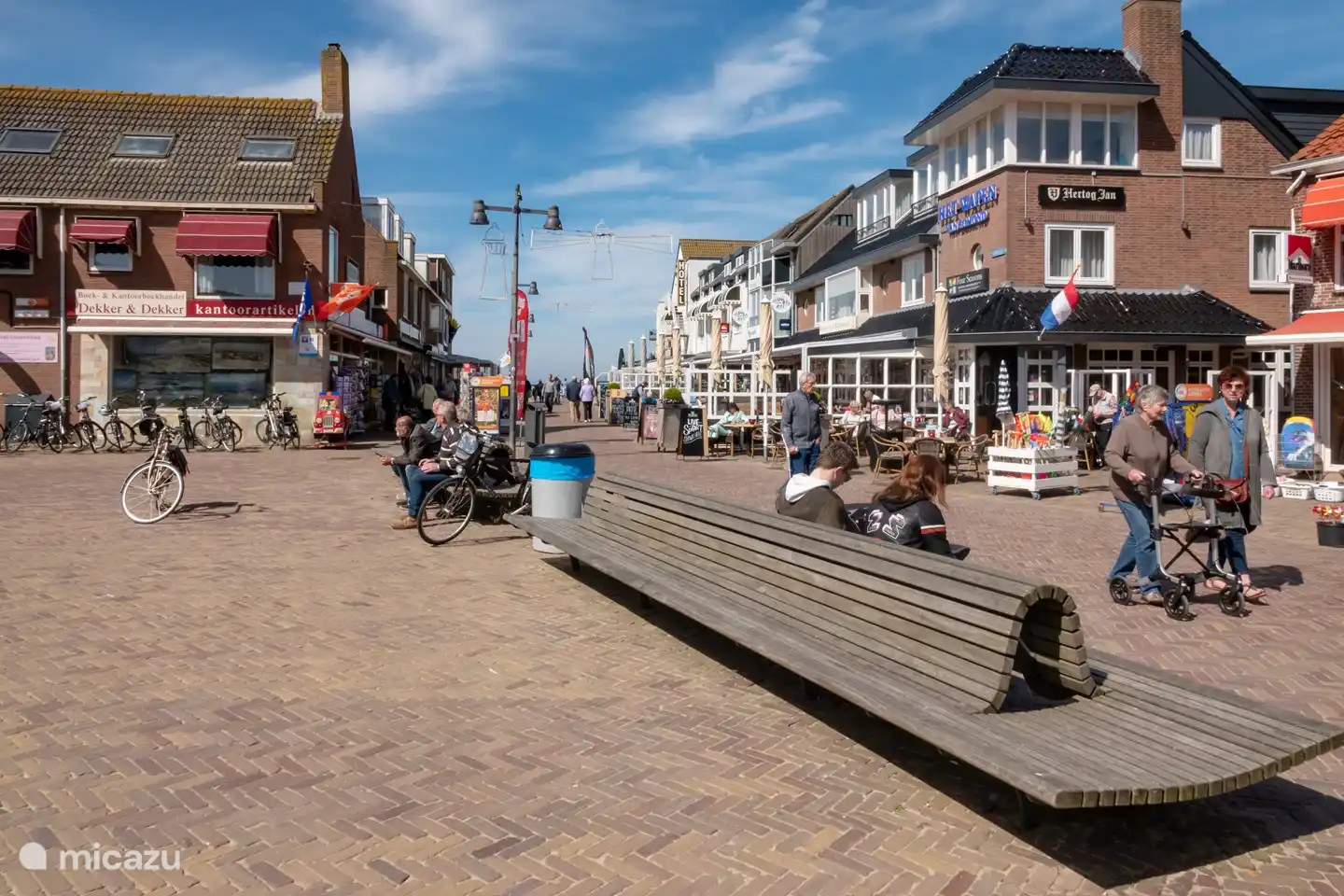 Pompplein au centre d'Egmond aan Zee