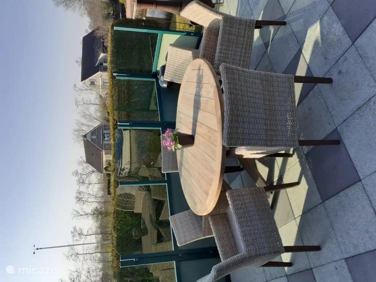 Aus dem Wind, in die Sonne.