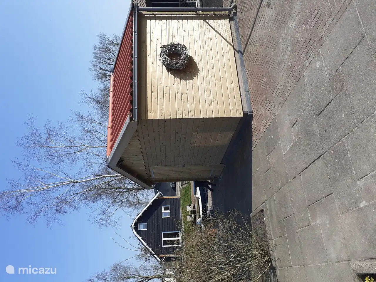 Strom &amp; Licht im Schuppen vorhanden um das E-Bike bei Bedarf aufzuladen.