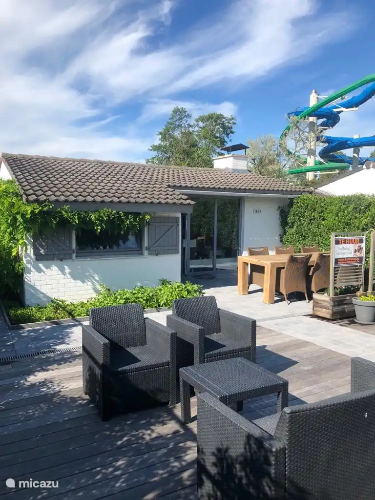 ¿Un buen aperitivo en nuestros acogedores sillones? 