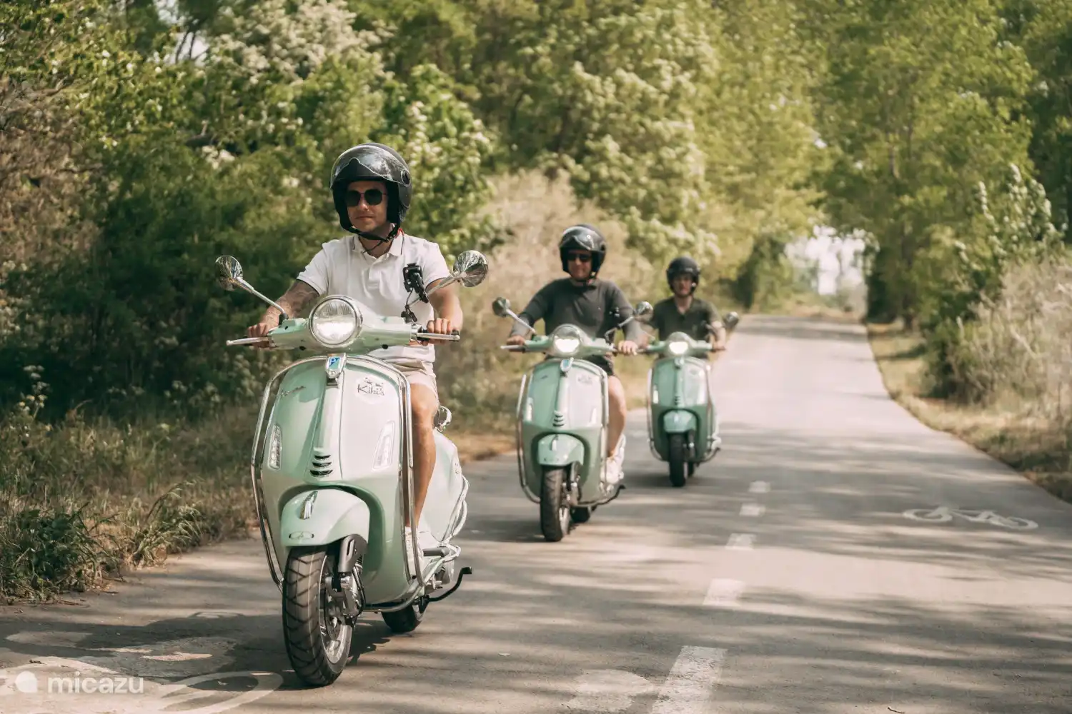 Explora la zona en un tour en Vespa súper divertido