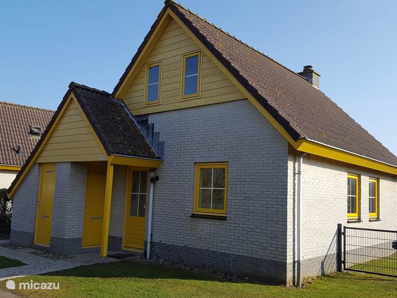 Holiday home in Netherlands, North Holland, Julianadorp at Sea Bungalow De Gele Tulp